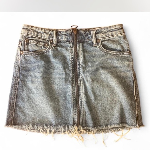 We the free Denim Mini Skirt with raw Frayed Hem circle zipper front size 24 - Picture 1 of 3